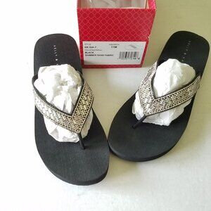 NIB Kelly + Katie Gia flip flop Black, size 11